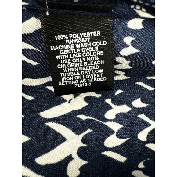 Ryegrass Navy White Geometric Design V Neck Blouse Size Medium Easy Wear EUC - Picture 10 of 11